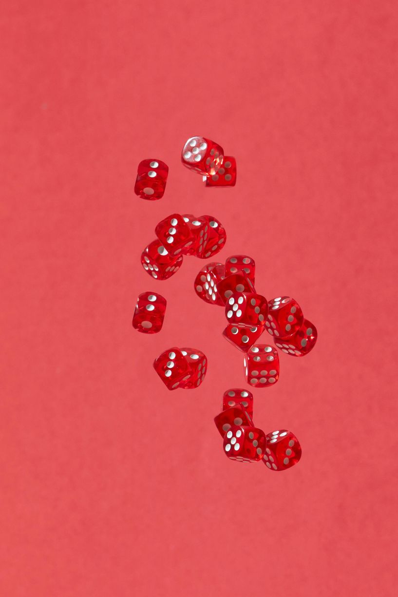 Les jeux de casino en direct vs les jeux basés sur algorithme aléatoire (RNG)